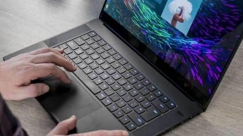 perbedaan laptop (rri.co.id).jpg