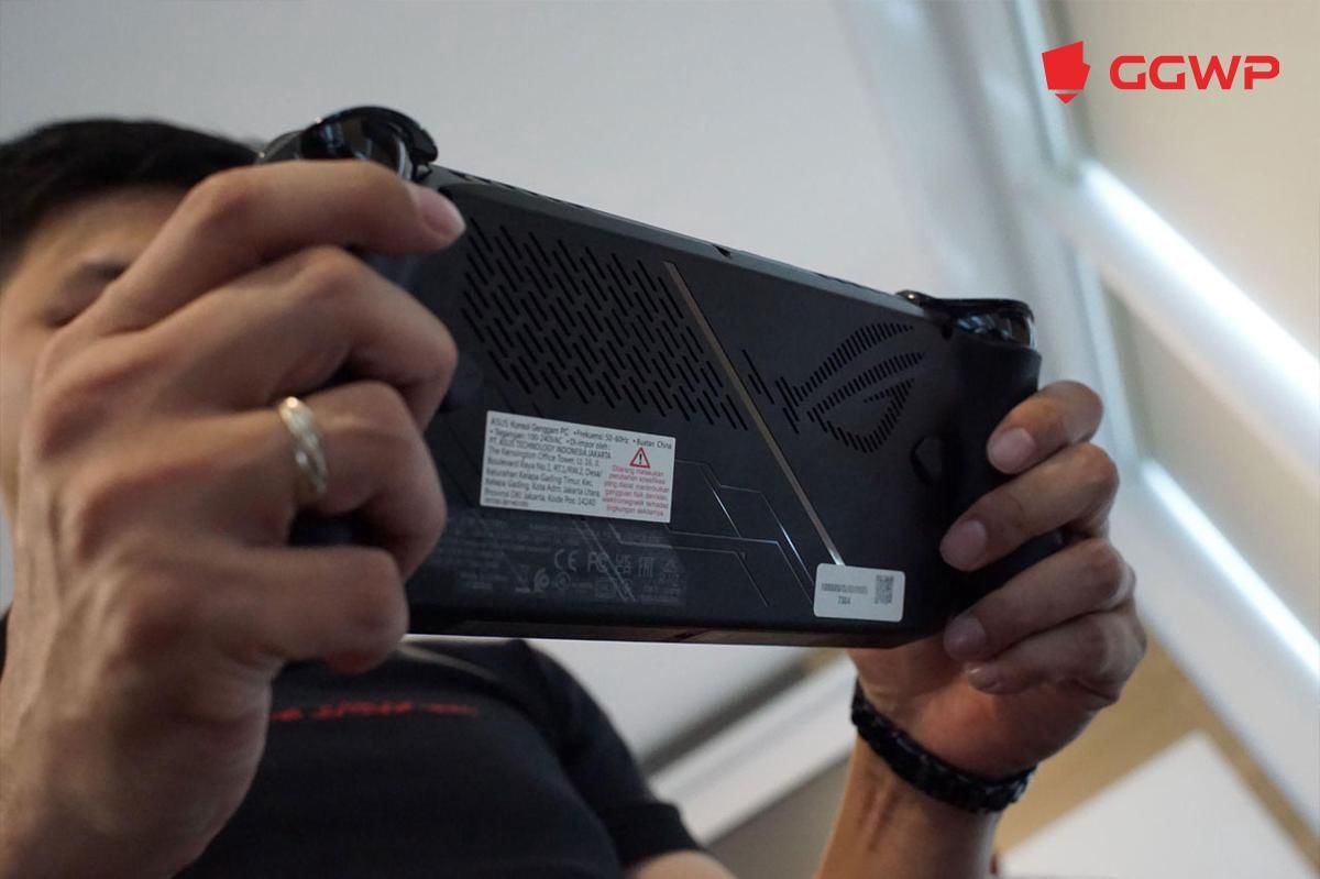 Xbox sudah menetapkan standar egonomi kontrolernya agar pengalaman memegang ROG Xbox Ally X sangat memuaskan. (Dok. GGWP)