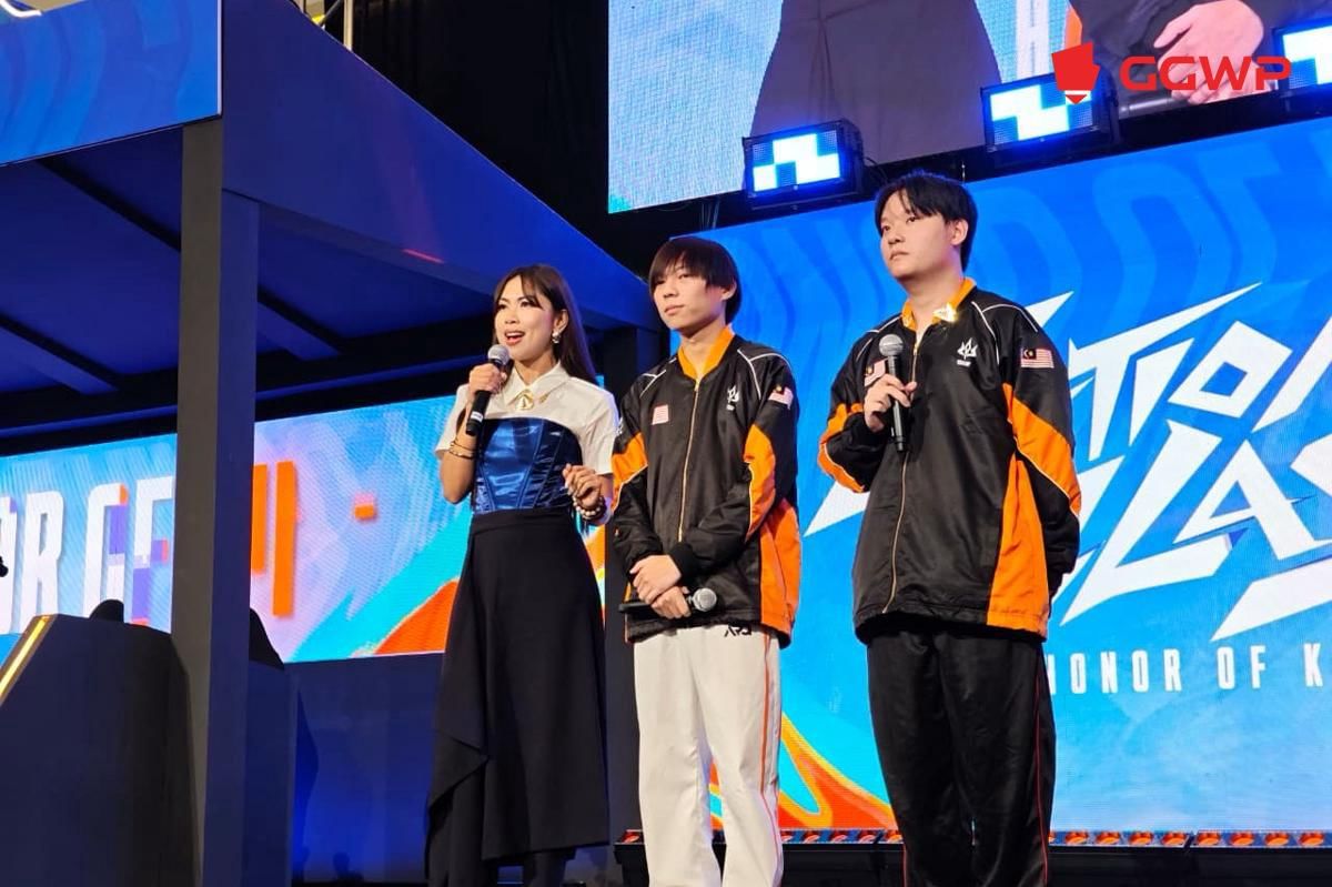 Host Mara Aquino mewawancarai player Alpha Gaming yang berhasil mengunci supremasi 4-0 MKL. (Dok. GGWP)