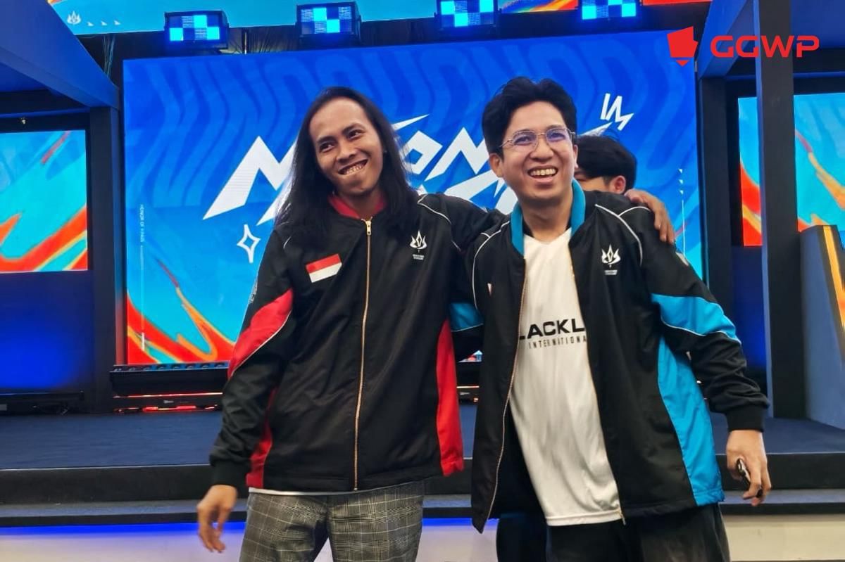 Coach Om Kurus bersama coach Tgee sebelum match BTR vs BLCK. (Dok. GGWP)