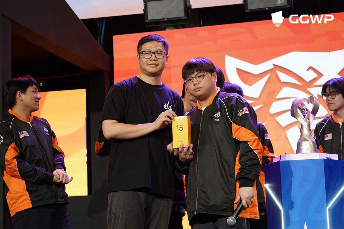 Guiyu menerima gelar Finals MVP. (Dok. GGWP)