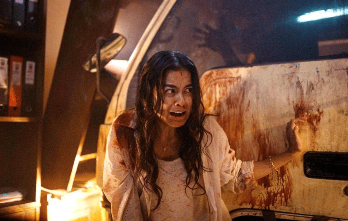 Eva Celia sebagai Karina dalam Abadi Nan Jaya (dok. Netflix/Abadi Nan Jaya)