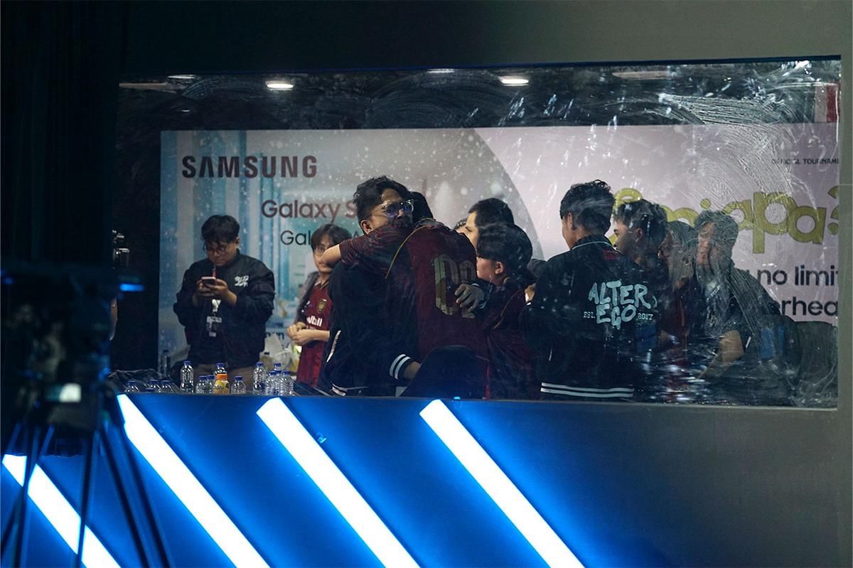 Suasana bilik tim Alter Ego usai kemenangan mereka atas EVOS Esports. (Dok. GGWP)