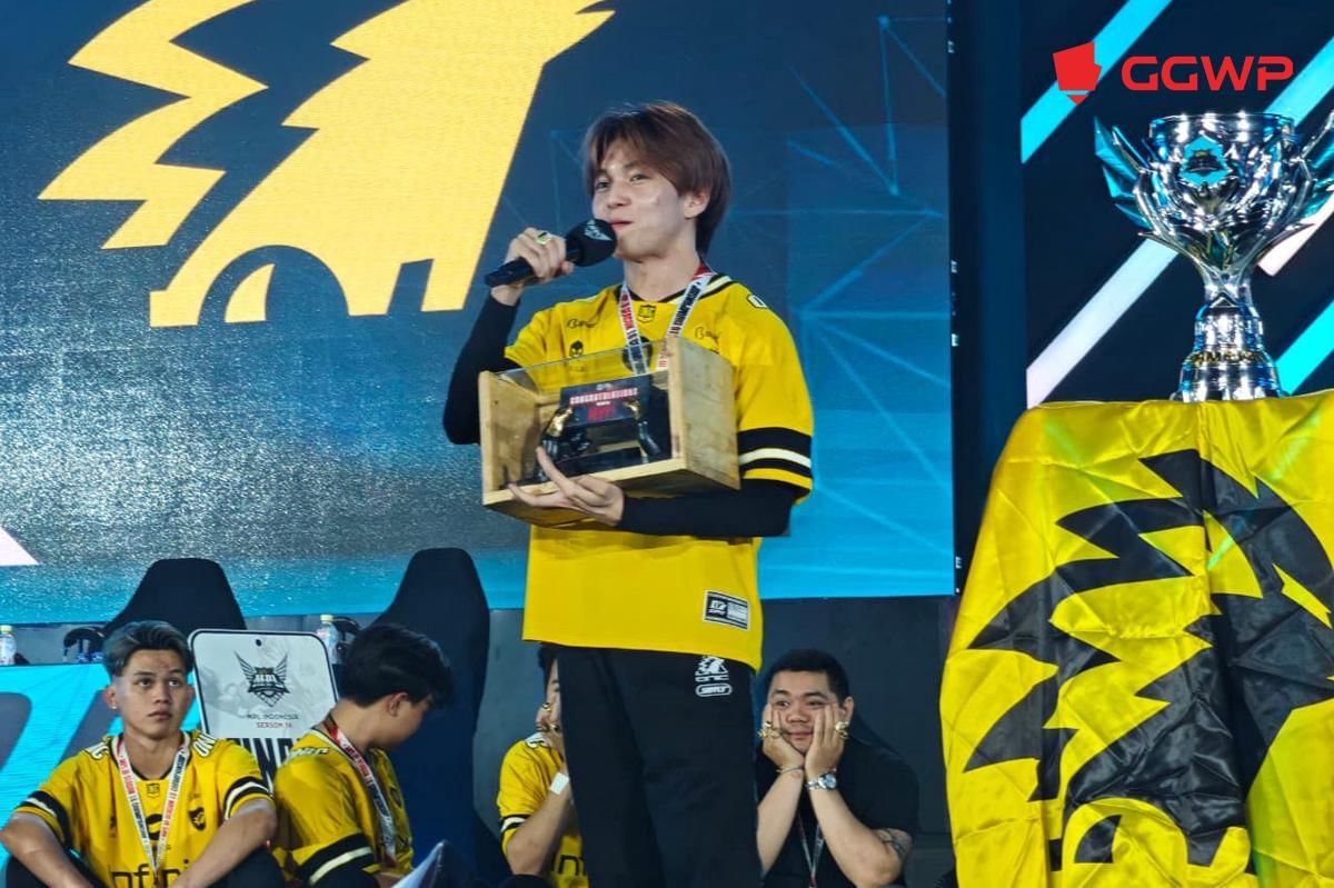 Kairi memberikan pidato Finals MVP MPL ID S16. (Dok. GGWP)