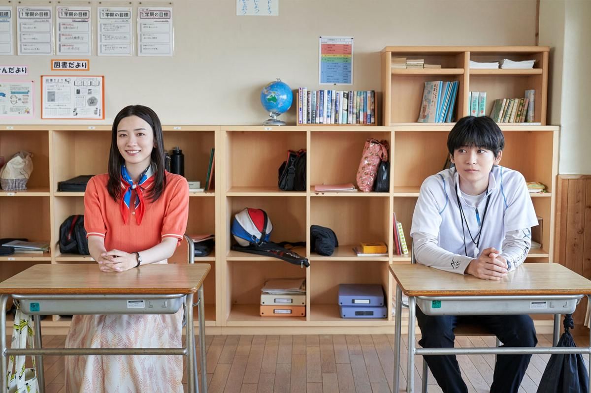 Hubungan Nishikata dan Takagi menonjolkan keluguan anak-anak yang sedikit dewasa. (IMDb)