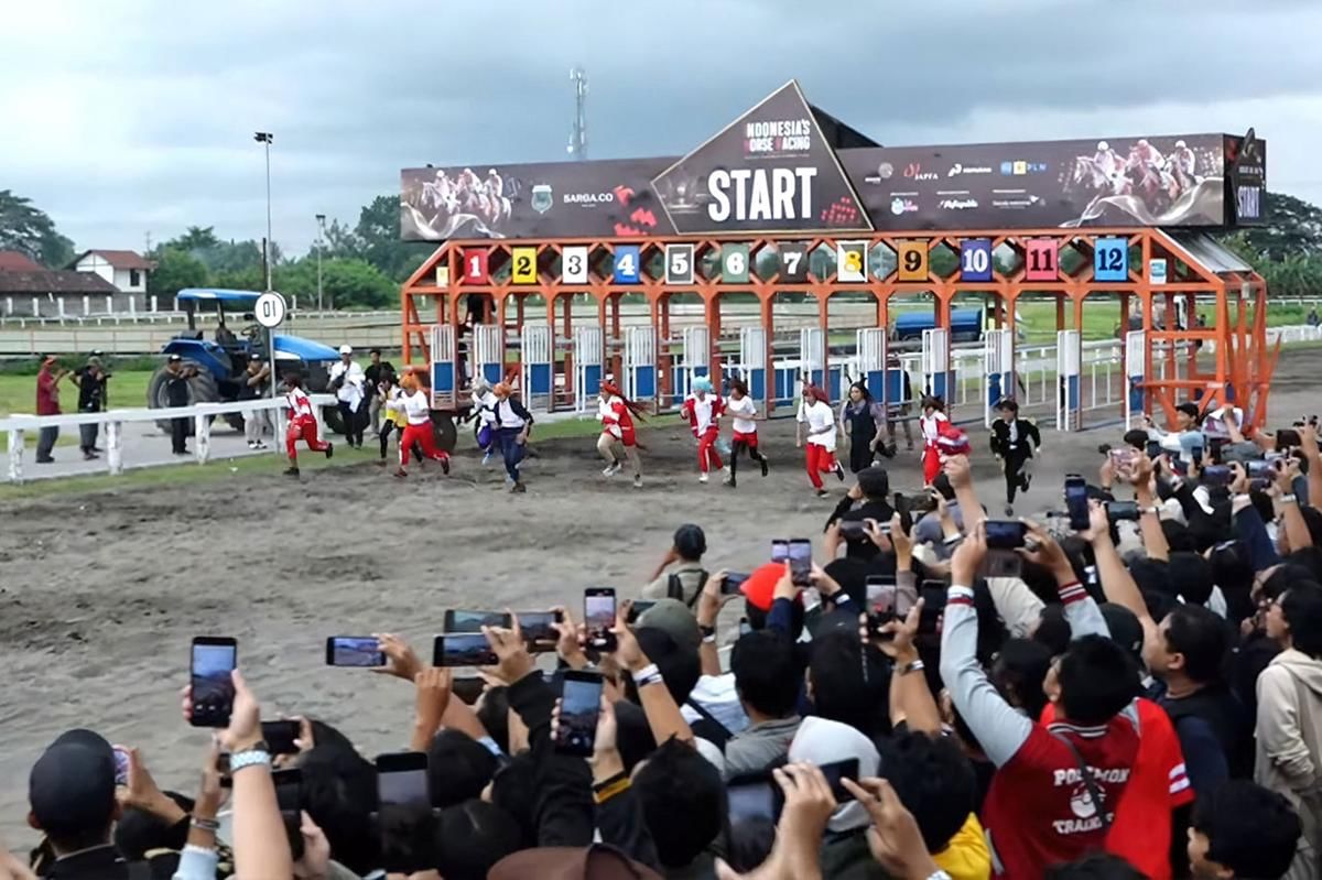 Peserta kategori stallion melesat dari starting gate. (Dok. Sarga.co)