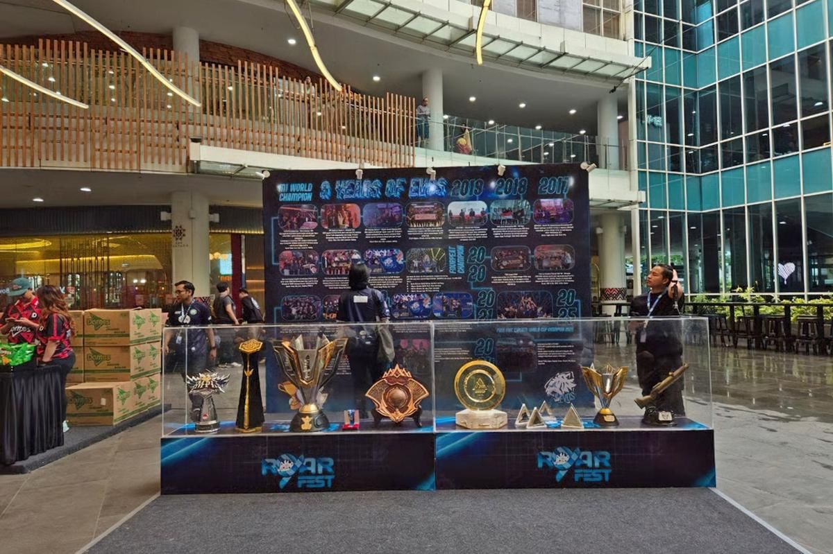 Pameran piala EVOS. (Dok. EVOS Esports)