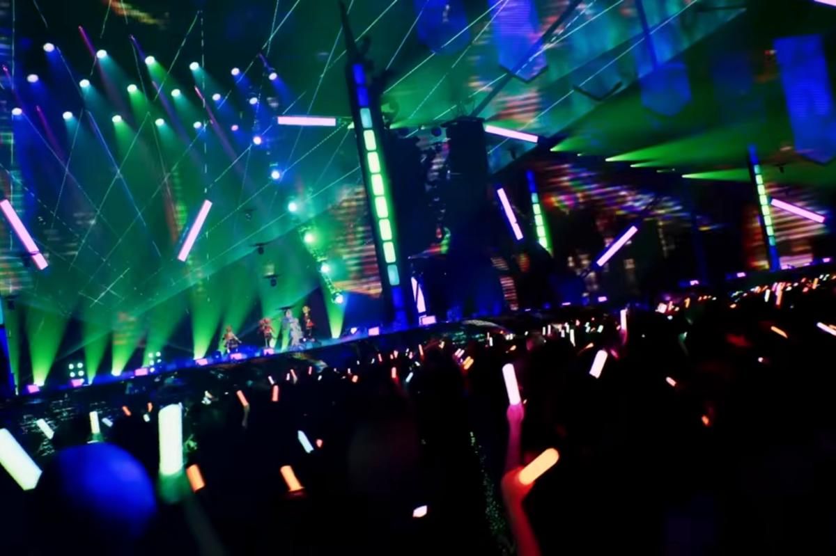 Visual konser hololive Indonesia Chromatic Future dari segmen parsial YouTube. (Dok. COVER)