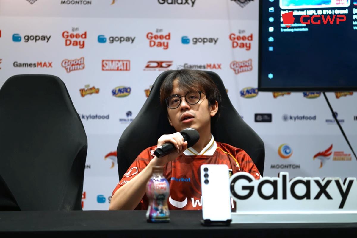 Xepher belajar soal drafting dari Adi. (Dok. GGWP)