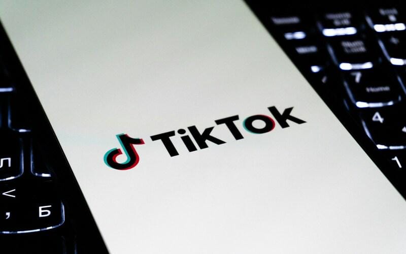 TikTok belum update juga bisa bikin lemot (unsplash.com/Zulfugar Karimov)  