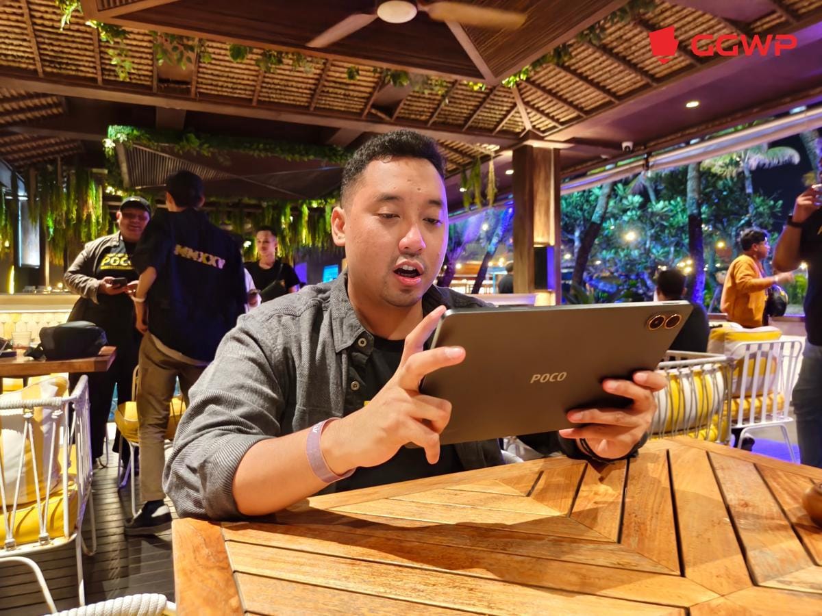Ranger Emas mencoba POCO M1 (Dok. GGWP)