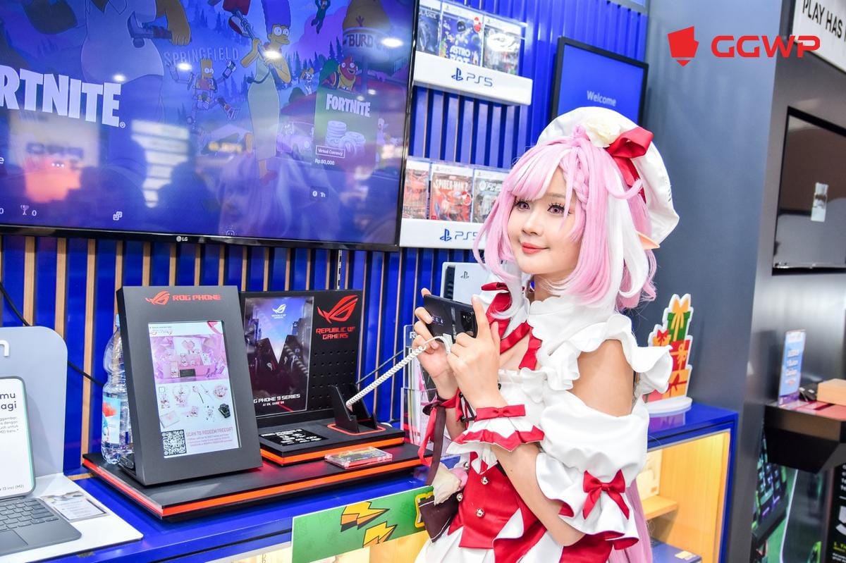 Clarissa Punipun bersama ASUS ROG Phone 9. (Dok. GGWP)