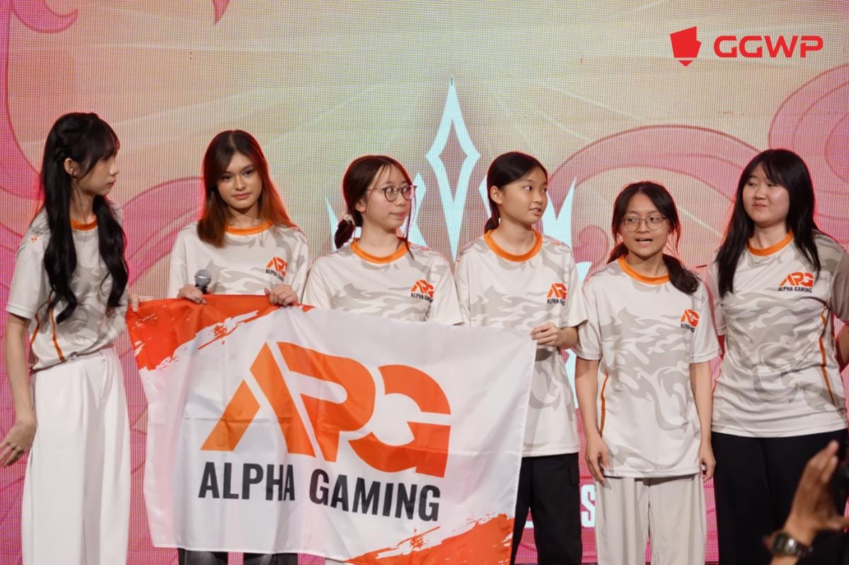 APG Angels menerima gelar juara di KNC 2025. (Dok. GGWP/Mecca Medina)