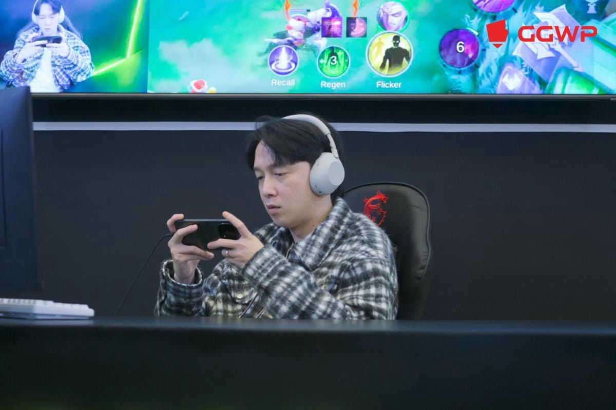 Ko Lius melakukan streaming dengan iQOO 15. (Dok. GGWP)