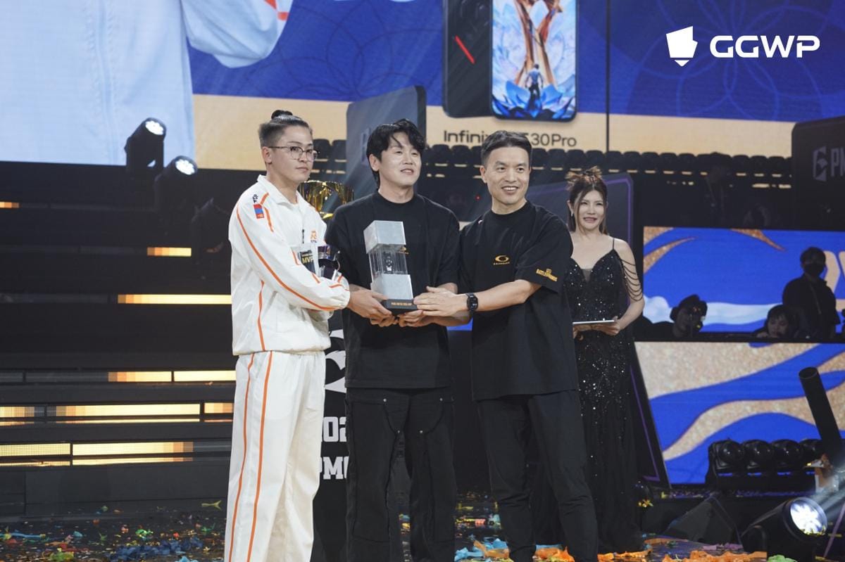 APG Top memegang kunci mobil Porsche Cayenne sebagai Finals MVP. (Dok. GGWP/Mecca Medina)