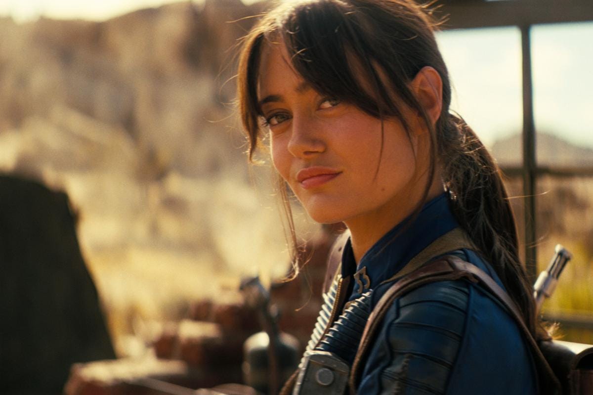 Lucy menuntut keadilan atas kejahatan yang diperbuat ayahnya. (Dok. Prime Video)