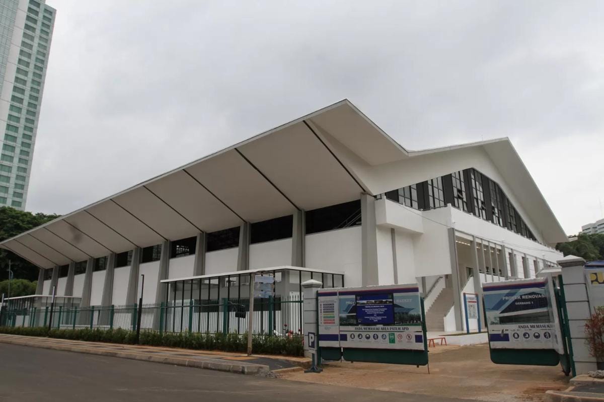 Suasana di depan Basket Hall GBK. (Jawa Pos)