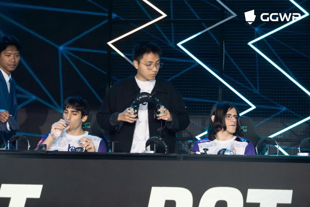 Coach Tezet mampu memandu anak-anaknya ungguli ONIC di early game. (Dok. GGWP/Mecca Medina)