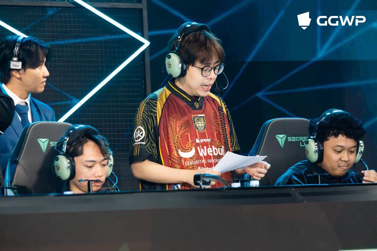 Coach Xepher dan Alter Ego raih kemenangan pertama di babak Swiss Stage M7. (Dok. GGWP/Mecca Medina)