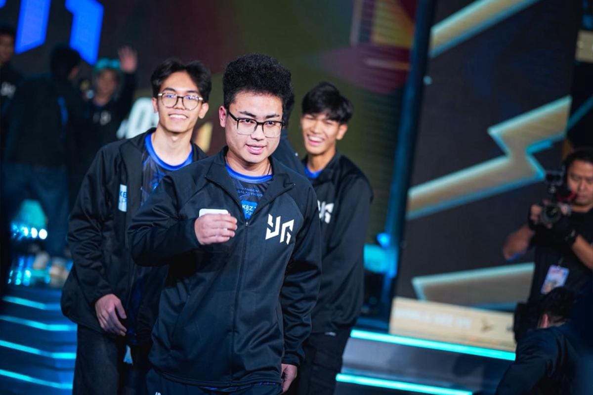 Yangon Galcticos turun dari stage usai mengalahkan ONIC. (Dok. Moonton)