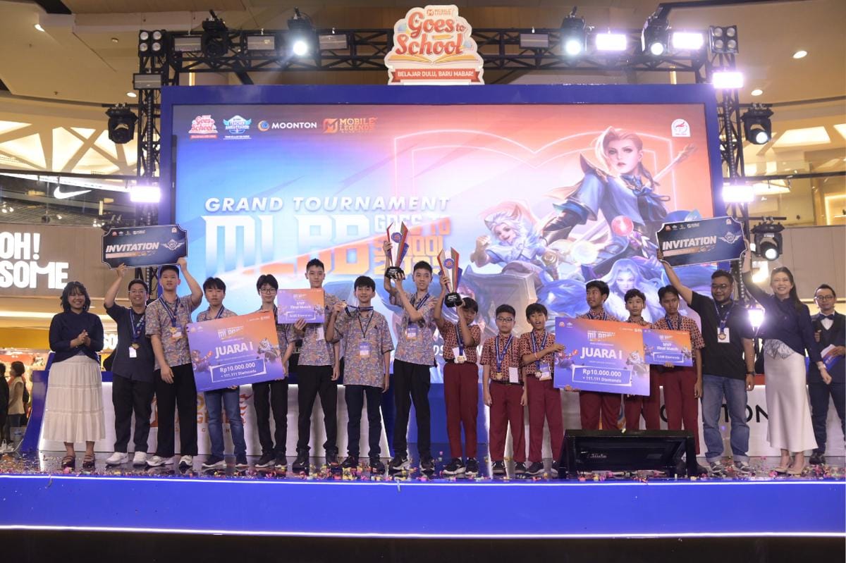 Para pemenang MLBB Goes to School kategori SD dan SMP. (Dok. Moonton)
