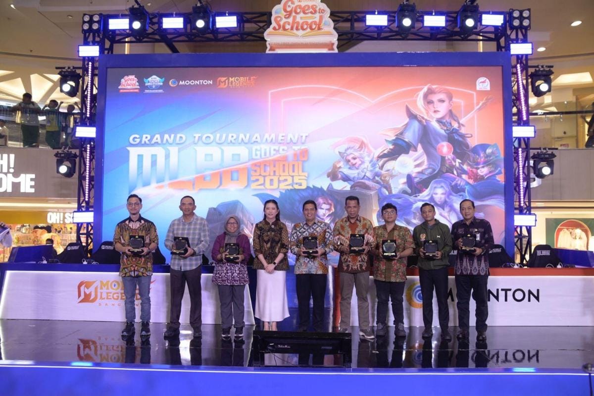 Para guru ditunjuk sebagai Teacher Ambassador untuk mengadkaan turnamen di sekolah. (Dok. Moonton)