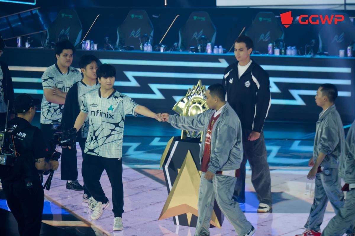 Salam respect sebelum match Aurora PH vs Alter Ego dimulai. (Dok. GGWP/Mecca Medina)