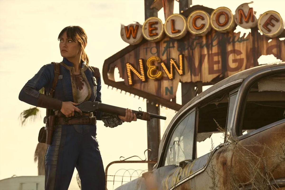 Lucy mengejar ayahnya sampai ke New Vegas. (Dok. Prime Video)