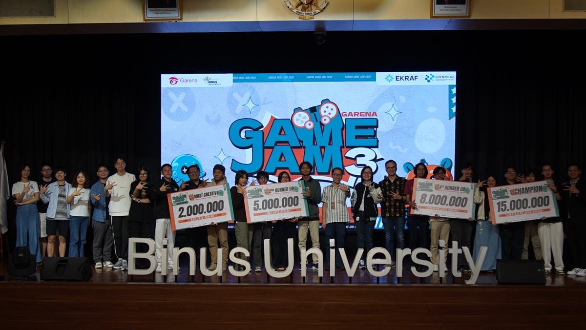Foto bersama antara Wakil Menteri Ekonomi Kreatif RI Irene Umar, Country Head Garena Indonesia Hans Saleh, Wakil Rektor Binus University Professor Yohannes, Juri, dan para pemenang Garena Game Jam 3.jpg
