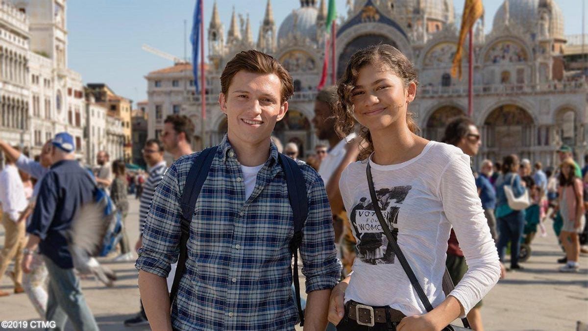 Tom dan Zendaya sebagai Peter Parker dan Michelle Jones di Spider-Man: Far From Home. (CTMG)