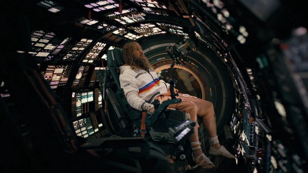 Interior pesawat Hail Mary. (Brittanica)