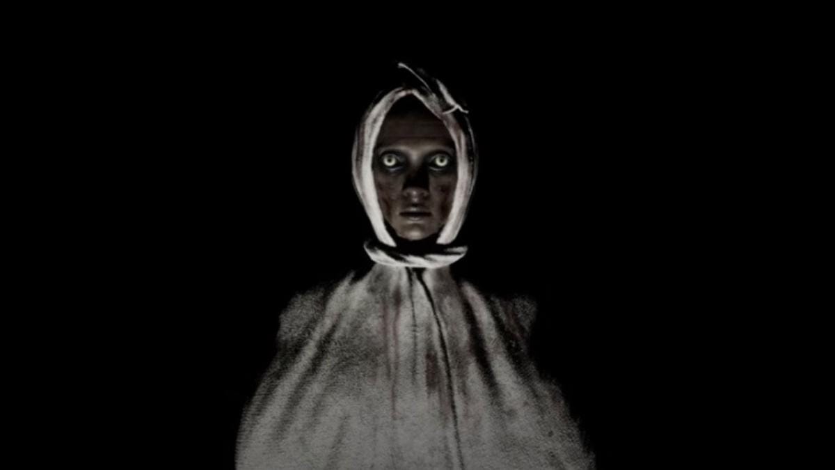 Selama bekerja, kamu harus menghindari pocong. (YouTube)