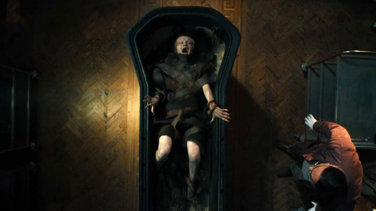 Dengan durasi dua jam, film ini menyajikan horor yang lambat namun penuh gore. (Comics Gaming Magazine)