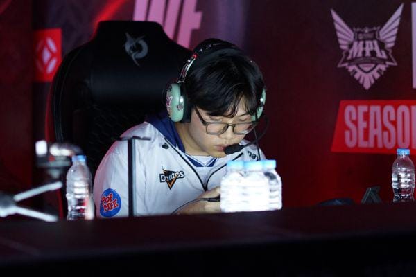 Hasil MPL ID S17 W4 RRQ vs EVOS: Derbi Klasik Dimenangkan Macan Putih