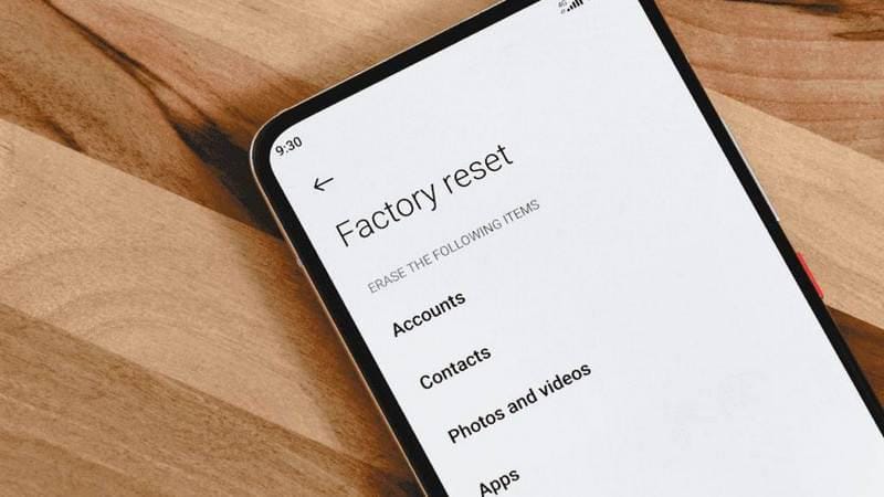 Hapus Foto Saja Tidak Cukup, Kenapa Factory Reset HP Itu Wajib?