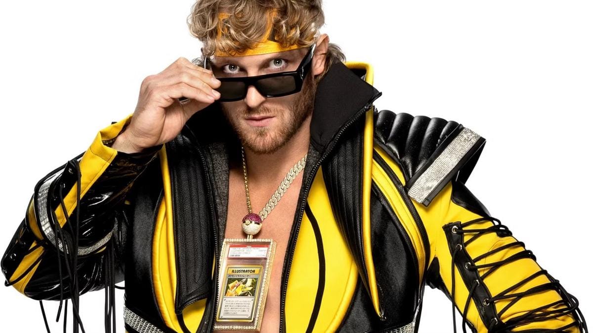 Logan Paul mengenakan kartu Pokemon senilai miliaran Rupiah di kostum WWE-nya. (Polygon)