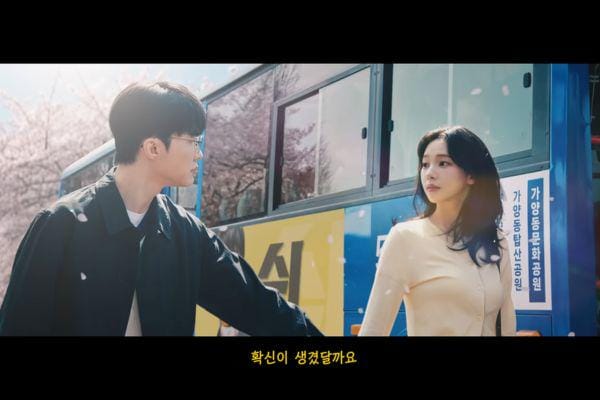 Faker Pegang Tangan Karina aespa di Teaser Video Google Play