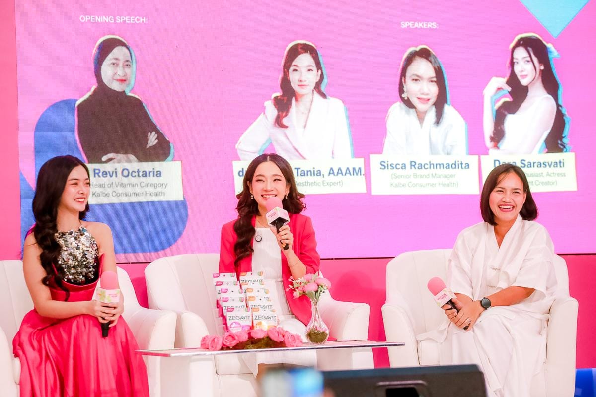 Talkshow “RADIATE FROM THE INSIDE DELIGHTFUL WELLNESS! The New Enjoyable Selfcare Essentials” di area main stage BeautyFest Asia Jakarta 202