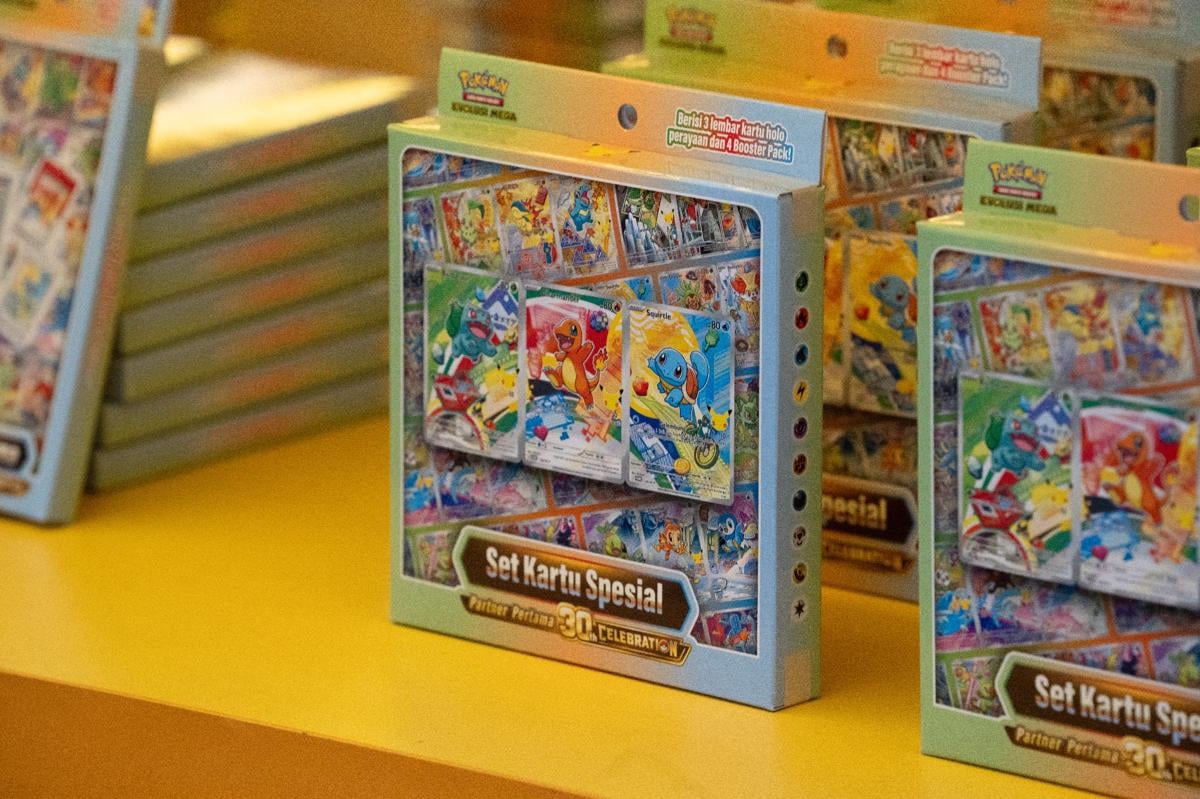 Set Futuristic Rare Lengkapi “30th CELEBRATION” Pokémon Game Kartu Koleksi di Indonesia